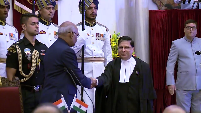 President Ram Nath Kovind with Chief Justice Dipak Misra. (Source: Wikimedia Commons)