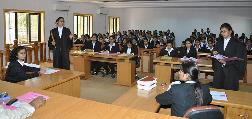 Hiralal's legacy: Students at Banasthali Vidyapith. (Source: Jamnalal Bajaj Foundation)