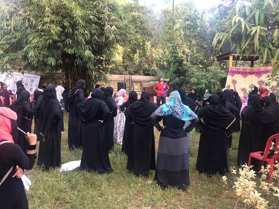 Learning from Tanaz: Mothers from the neighborhood doing their exercises.