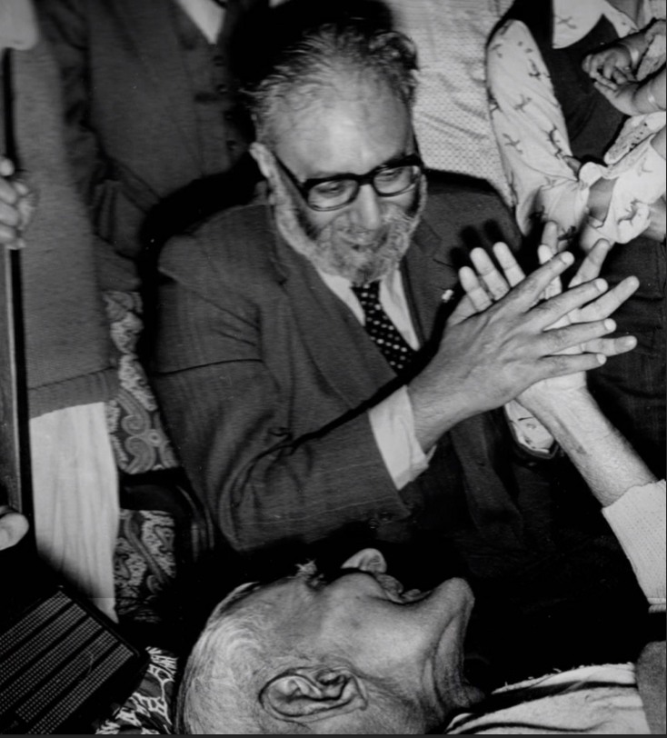 Dr Salam with his Guru. (Source: Twitter/Ehsan)